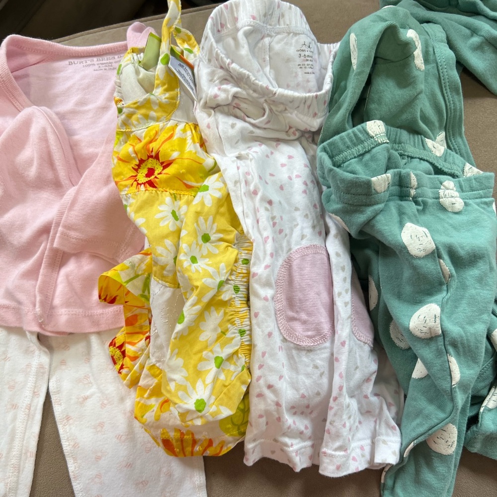 Bundle 3-6 months baby clothes. 8 pieces.